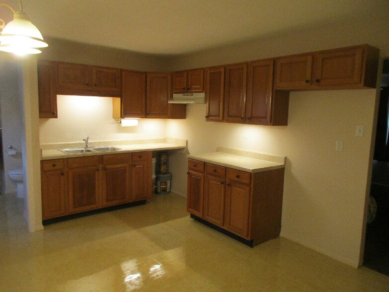 Building Photo - 733 Acadia Rd