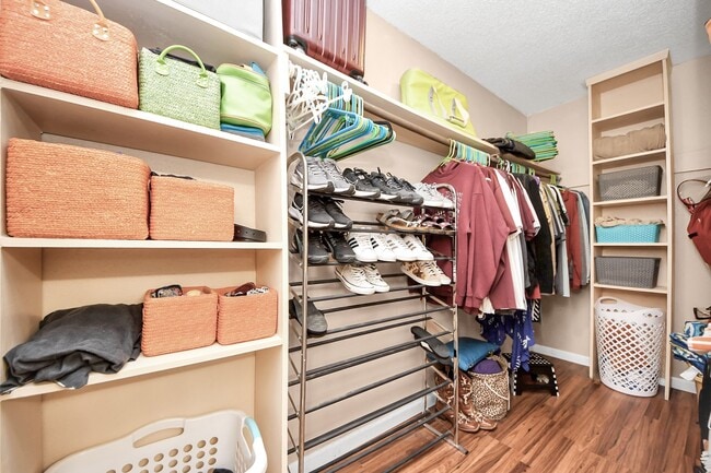 Building Photo - 10555 Turtlewood Ct