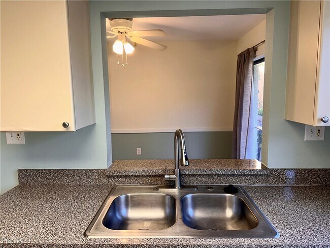 Building Photo - 12650 Kenwood Ln