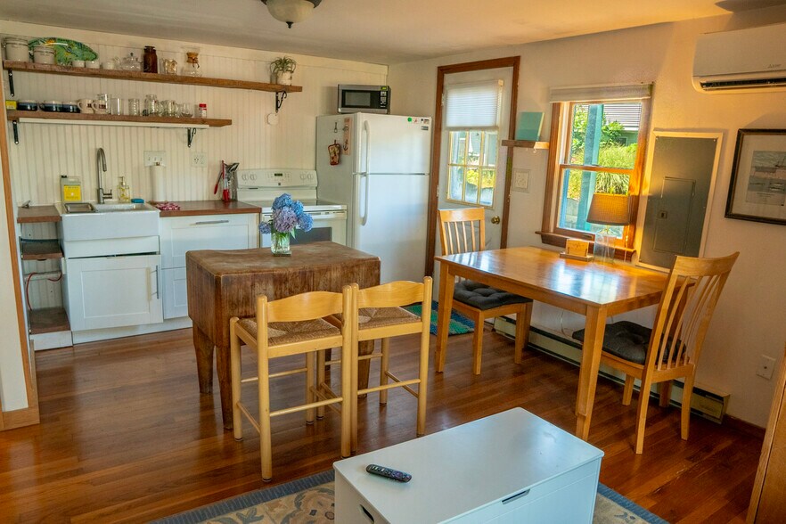 Kitchen/ Dining Area - 1 White Way