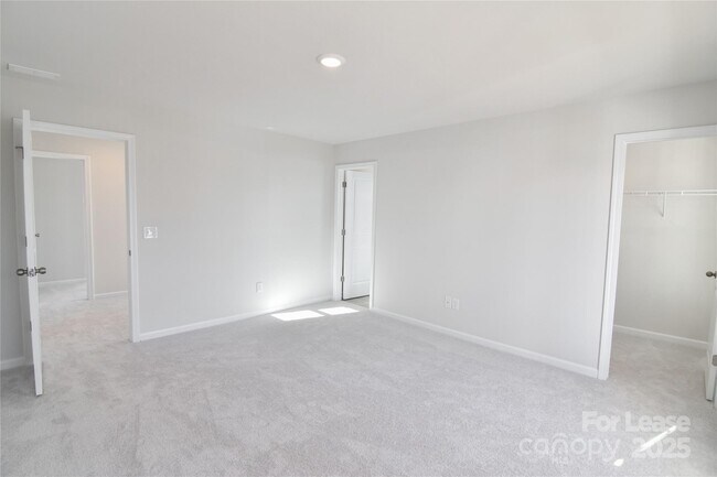 Building Photo - 261 Abersham Dr