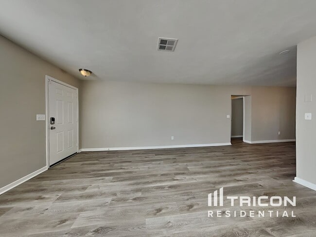 Building Photo - 92 Ventura Dr