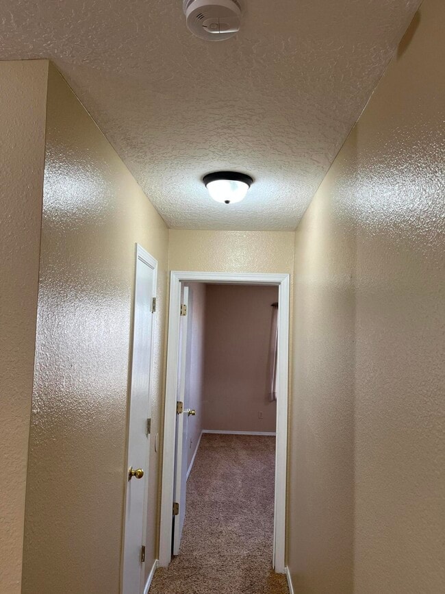 Building Photo - 4985 Butte Pl NW