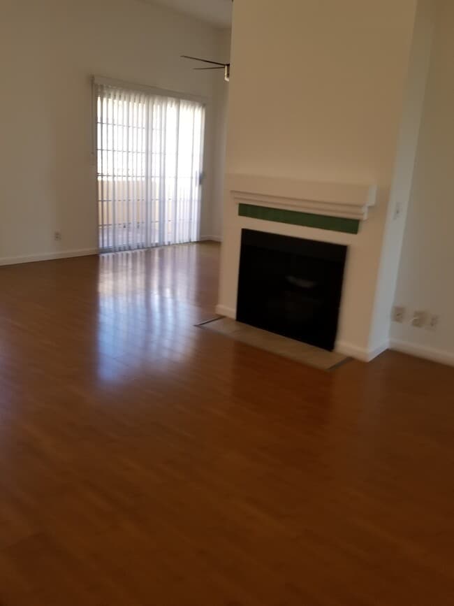 Primary Photo - 5440 Thornburn St