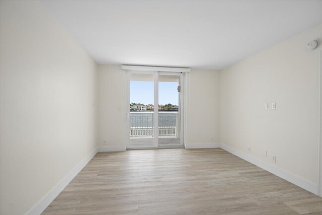 Building Photo - 511 Bayshore Dr