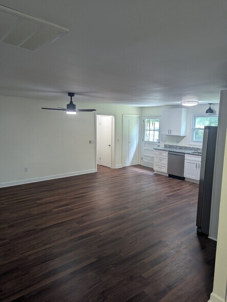 Living area - 205 Jones Ave