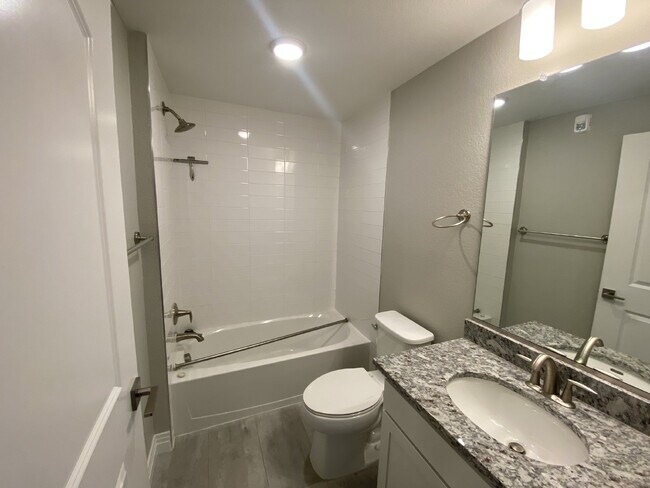 Building Photo - Newly Built Condo in the Side Creek Neighborhood!