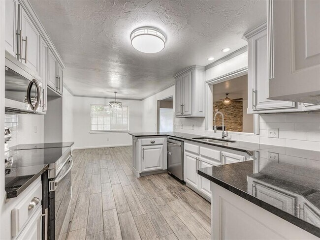 Building Photo - 6312 Overcourt Manor