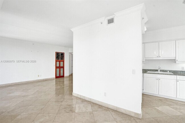 Building Photo - 4775 Collins Ave