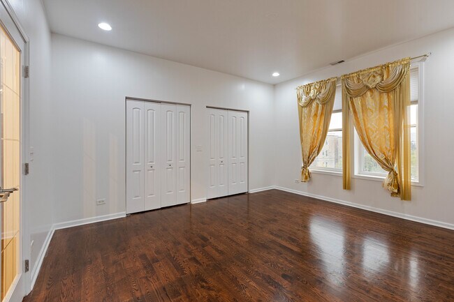 Building Photo - 4800 S St Lawrence Ave