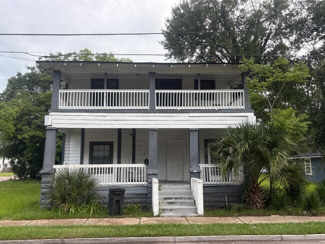 Building Photo - 1129 Grothe St