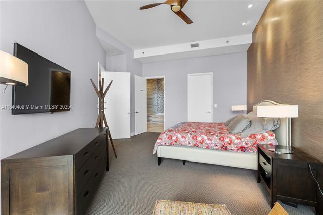 Building Photo - 16001 Collins Ave