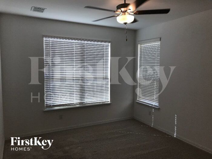 Building Photo - 2512 Northcote Dr