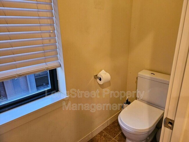 Building Photo - 2176 NW 16th Ave