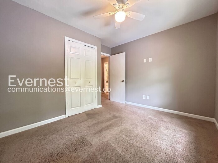 Building Photo - 396 Promenade Ct