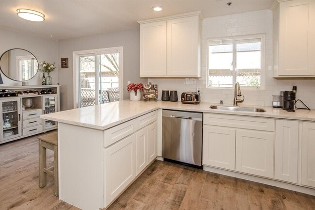 Building Photo - Four Bedroom 2 Bath home available for rent