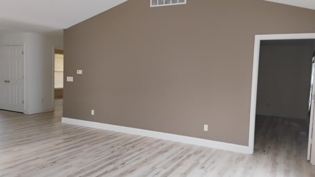 Building Photo - 1701 E Amber Ln