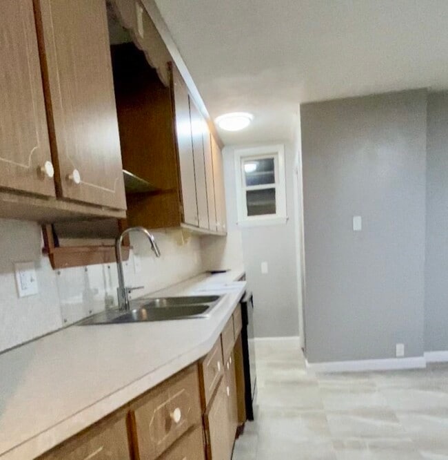 Building Photo - 43 Glenwood Ave