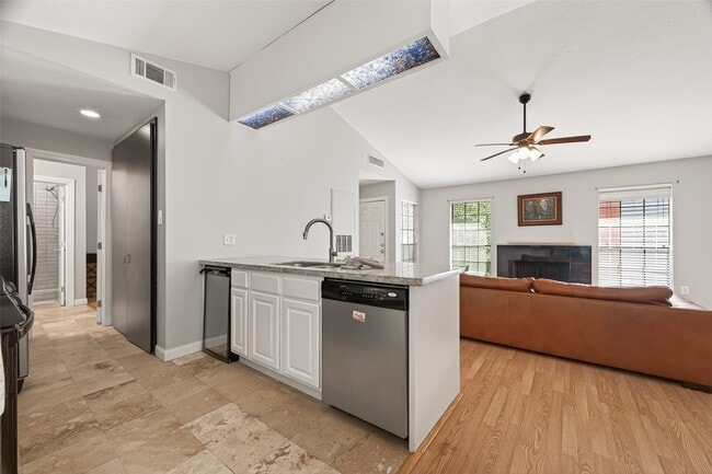 Building Photo - 2211 S Kirkwood Rd