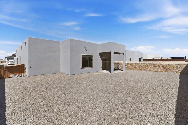 Building Photo - 15052 Destination Ave