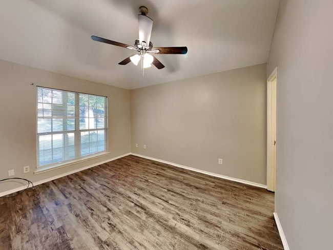 Building Photo - 4927 Vancouver Blvd