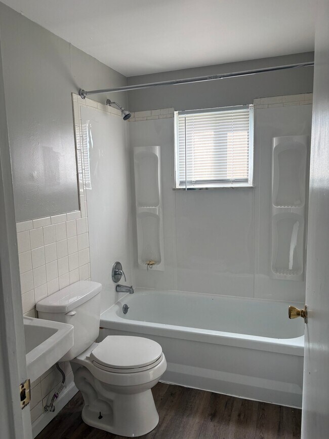 Building Photo - 3600 Cushing Dr
