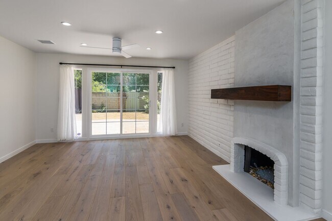 Building Photo - Beautiful First Neighborhood home!