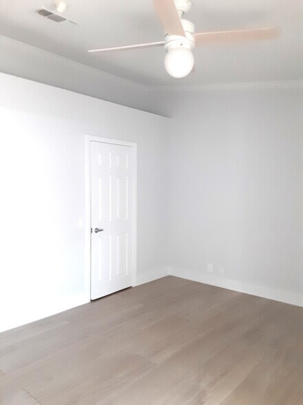 Building Photo - 54140 Avenida Mendoza