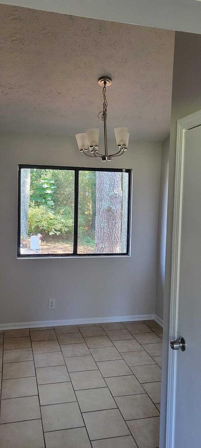 Building Photo - Three Bedroom Split Level Home/Unfinished Basement