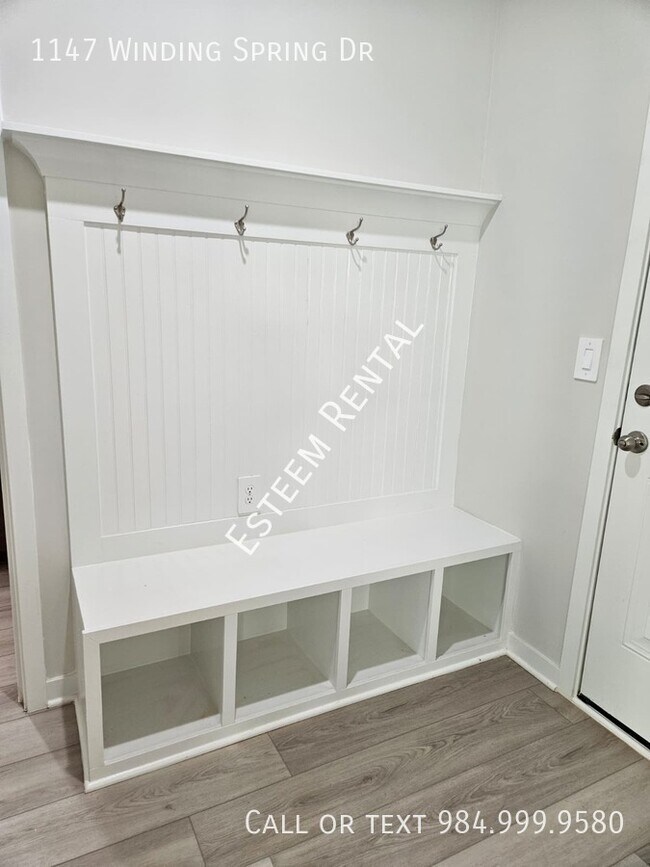 Building Photo - 1147 Winding Spg Dr