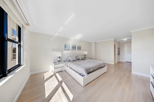 Building Photo - 9801 Collins Ave