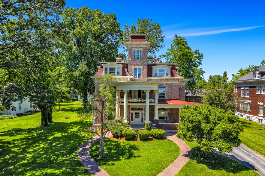 Primary Photo - 511 W High St