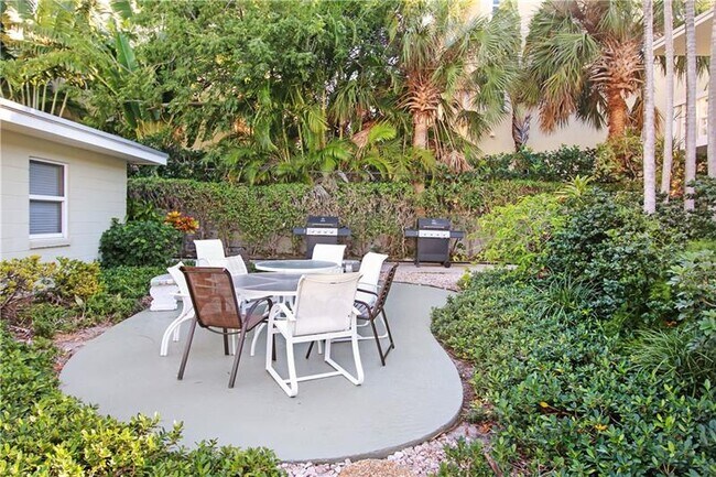 Building Photo - 3230 NE 13th St