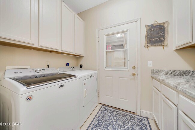 Building Photo - 303 Wood Trail