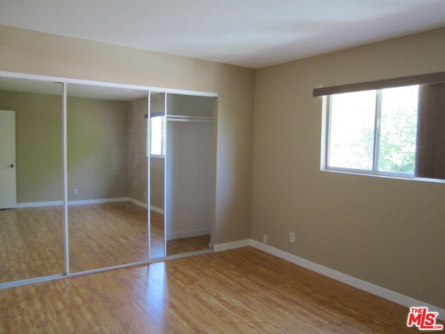Building Photo - 5275 Colodny Dr