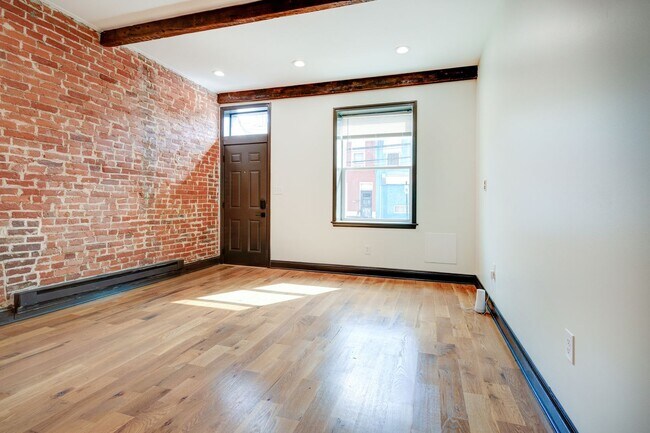 Building Photo - 3007 W Fletcher St