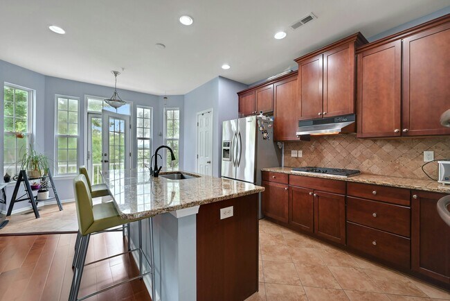 Building Photo - 16 Creekside Ct
