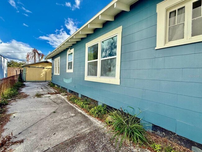 Building Photo - 3805 N Arlington Ave