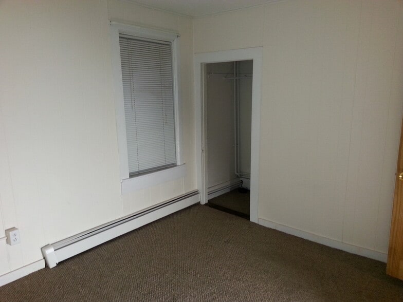 Building Photo - 188 Pine St