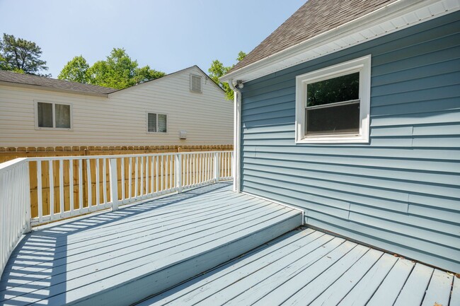 Building Photo - Completely Renovated 4 Bedroom/2 Bath Property off of Staples Mill Rd.! ****Available Beginning o...