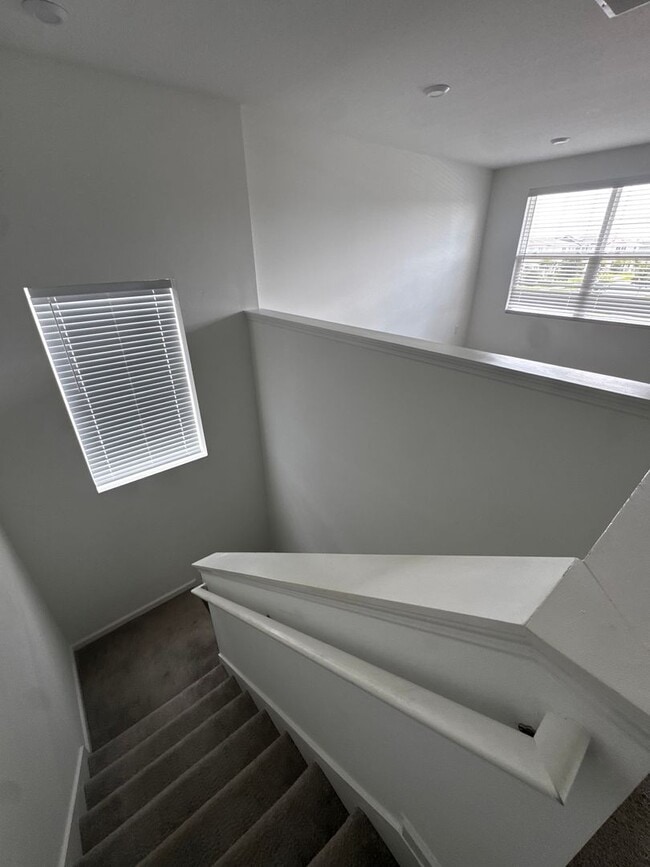 Building Photo - Spacios 4 Bedroom Home for Rent in Orlando - Available NOW!