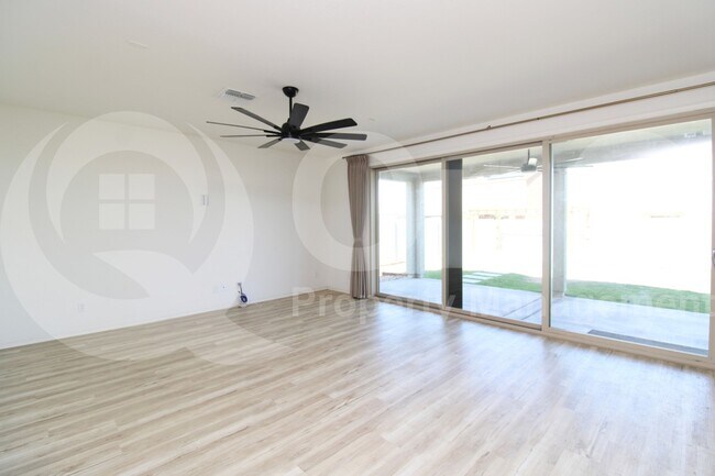 Building Photo - 7549 N 125th Dr