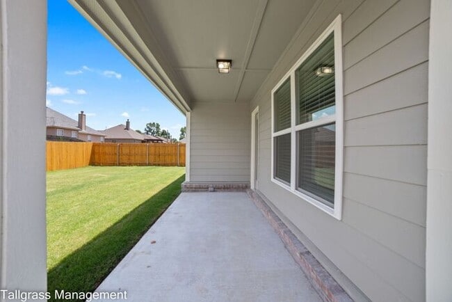 Building Photo - 4/2/2 Home in Sand Springs