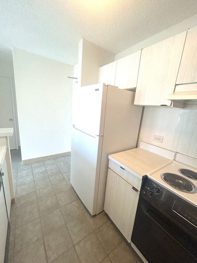 Building Photo - 11th Floor at Piikoi Plaza - Available Dec. 15, 2025