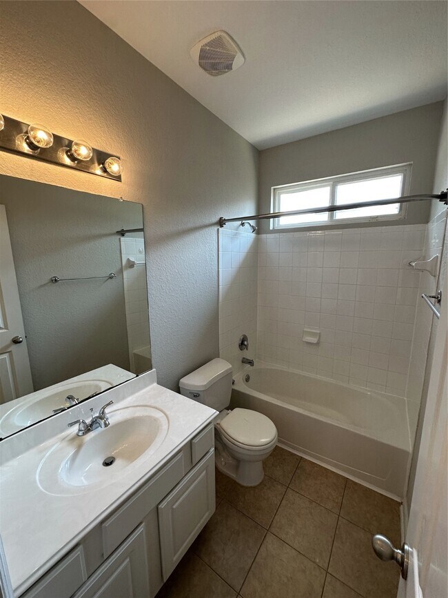 Building Photo - 20115 Monarda Manor Ct
