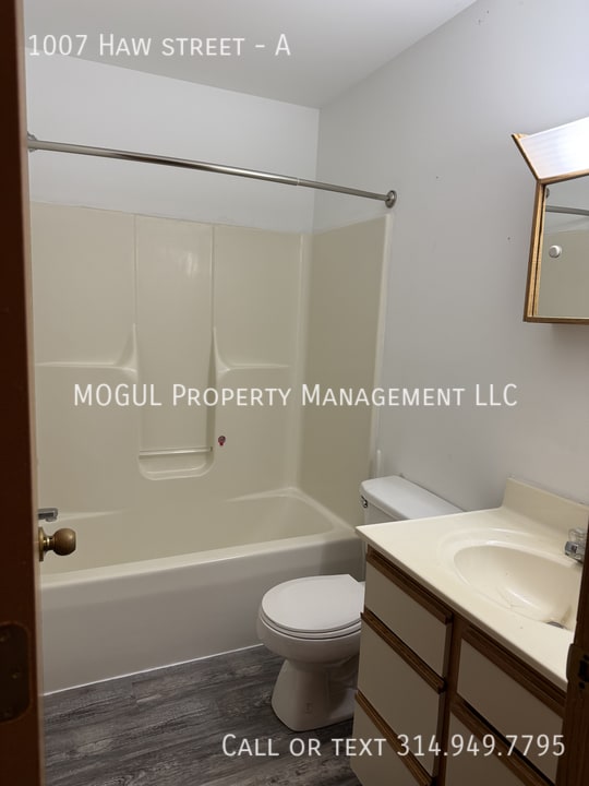 Building Photo - 1007 Haw St