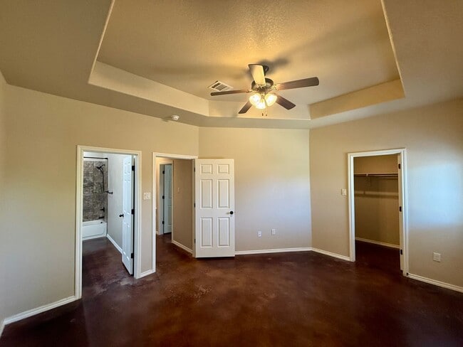Building Photo - Beautiful 3 bedroom, 2 bathroom home in Ne...