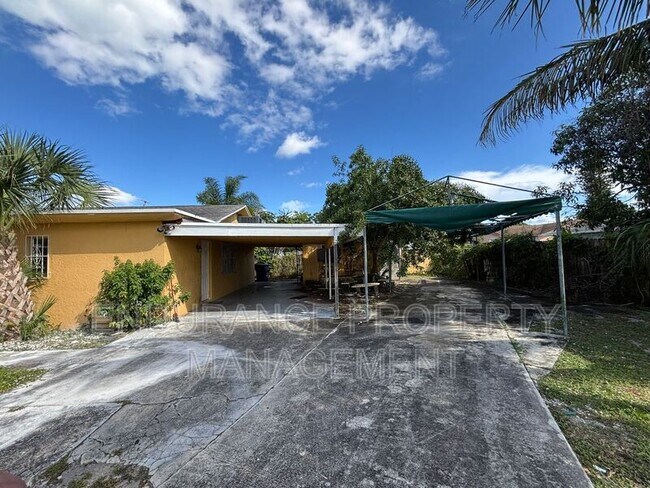 Building Photo - 1489 Silver Beach Rd