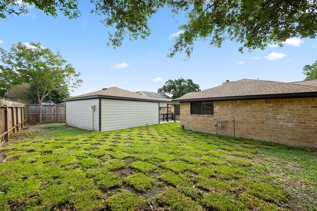 Building Photo - 21402 Park York Dr