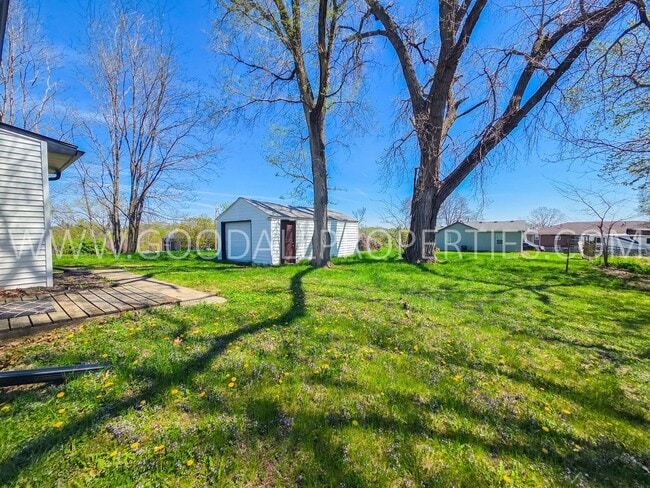 Building Photo - Cozy 2BR Home Near Downtown Des Moines & Gray’s Lake